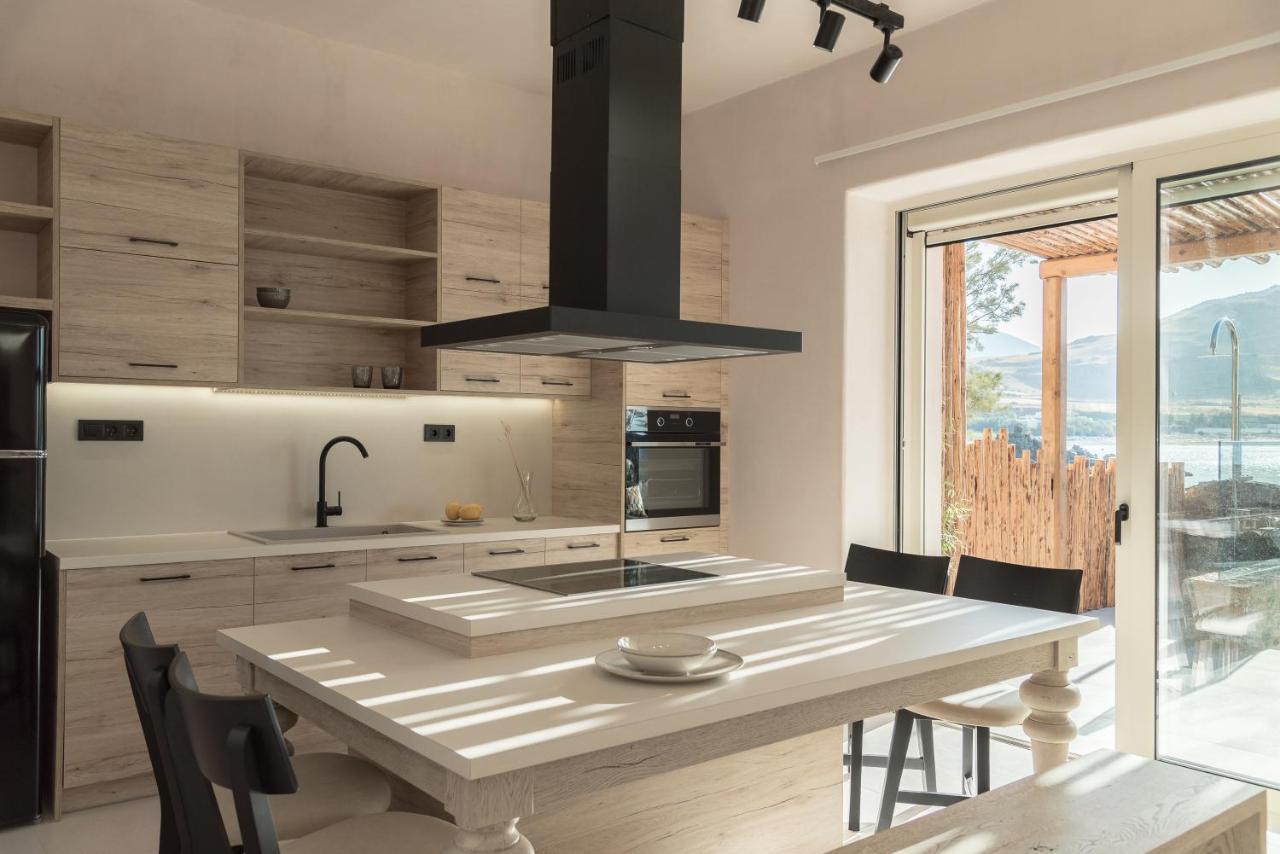 Isla Beach House, A Timeless Retreat, By Thinkvilla Damnoni Esterno foto